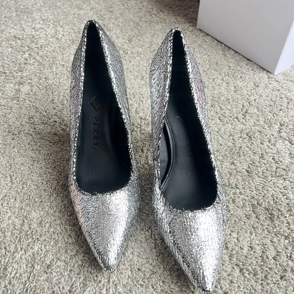 Katy Perry Silver Crackle Pointed Toe Heels
New without tags - Picture 6 of 7